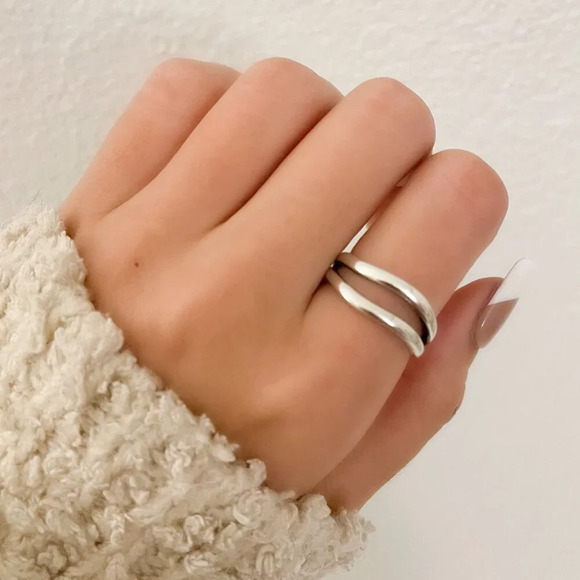 925 Sterling Silver Dainty Ring Minimalist Ring Wave Ring Stackable Ring - Picture 1 of 9